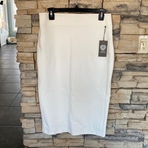 Vince camuto pencil skirt- size small.